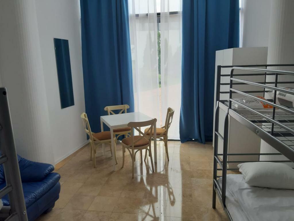 Hotel Andy Km 36 부쿠레슈티 외부 사진
